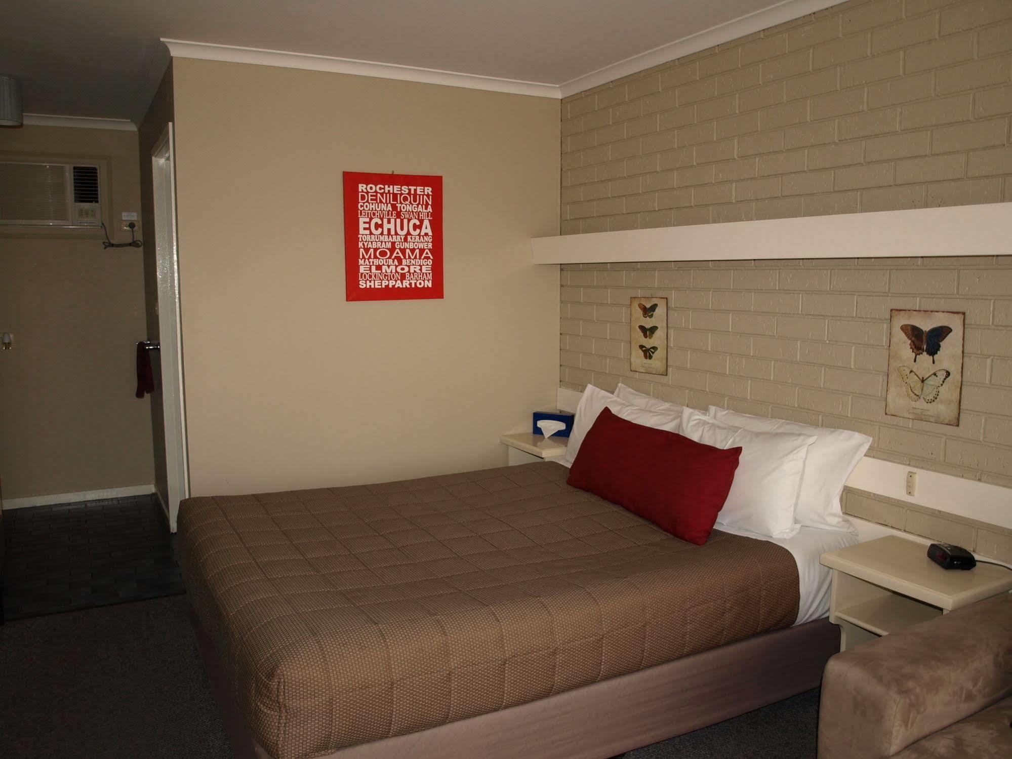 Old Coach Motor Motel 3*